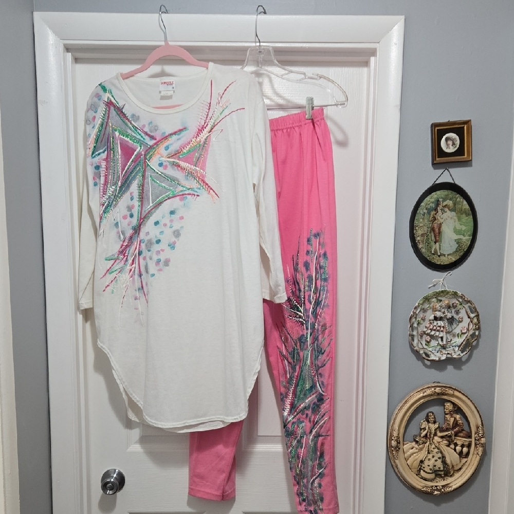 One Of A Kind Vintage 80s Puff Paint 2pc Set